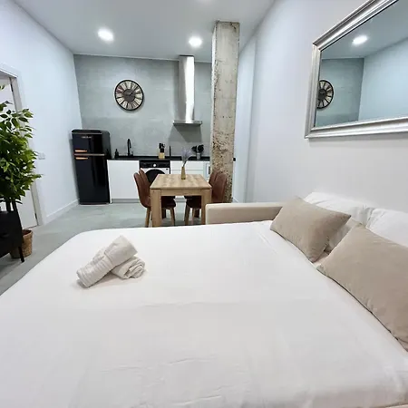 Apartment Convenient, Charming 15 Mins From Center *