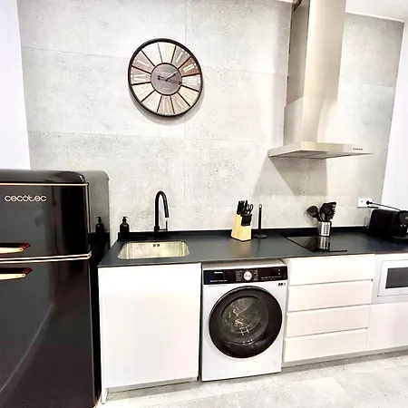 Apartment Convenient, Charming 15 Mins From Center *