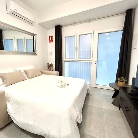 Convenient, Charming 15 Mins From Center Apartment